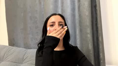 Snapshot of nadinevanni chatting on May 2026 01:40:02 PM Leya online show from May 2026 01:40:02 PM
