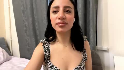 Snapshot of nadinevanni chatting on June 2026 04:13:01 PM Leya online show from June 2026 04:13:01 PM