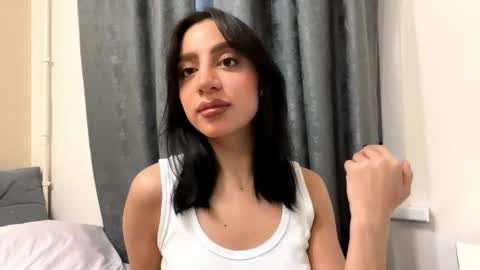 Snapshot of nadinevanni chatting on June 2026 04:18:01 PM Leya online show from June 2026 04:18:01 PM
