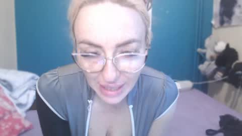 nadinnnea online show from April 2026 07:58:01 AM