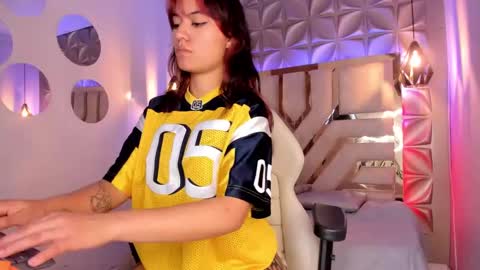  Valeria  online show from February 2025 05:14:02 AM