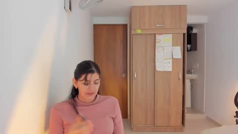 independent model online show from December 2024 01:18:02 AM