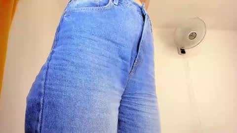 independent model online show from February 2025 04:31:01 AM