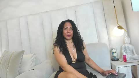 Snapshot of nahomi_dominique chatting on June 2026 01:10:01 PM Nahomi Dominique online show from June 2026 01:10:01 PM