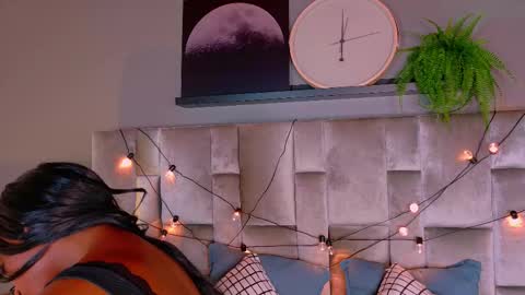  VICTORIA  online show from November 2025 07:34:02 PM