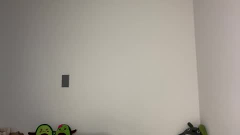 nahomy online show from April 2026 12:10:01 PM