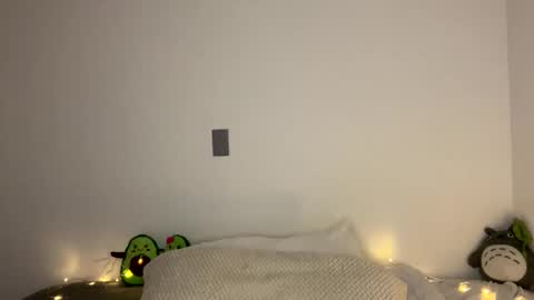 nahomy online show from April 2026 01:01:02 PM