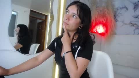 nahomy_paris online show from July 2026 12:58:02 PM