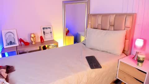 Ana online show from November 2025 09:05:02 PM