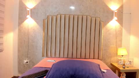 Naisha Rousell online show from October 2025 09:02:01 PM