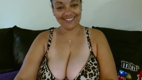 Nala Thickk online show from October 2025 05:43:01 PM