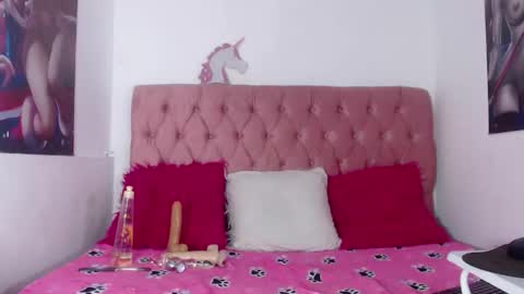 NALAROY online show from November 2025 04:56:01 AM