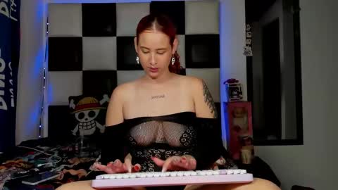 Snapshot of nami_curls chatting on February 2026 05:18:02 AM Nami online show from February 2026 05:18:02 AM