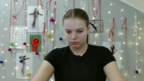 Nana online show from November 2025 09:10:01 AM