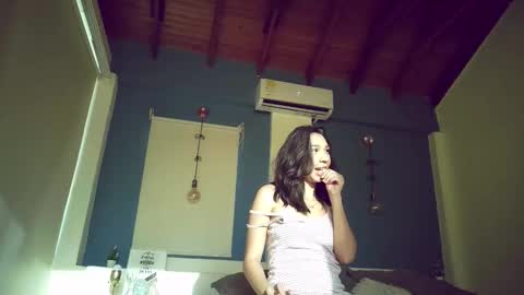 Snapshot of nanamilan_ chatting on December 2025 09:21:02 PM Nana Milan online show from December 2025 09:21:02 PM