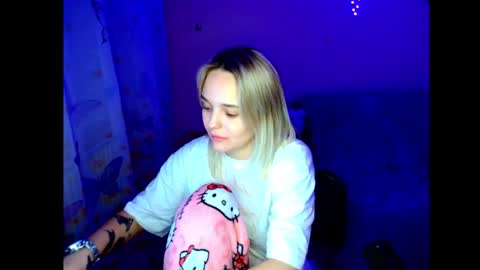 Nancy-Yuki online show from November 2025 04:44:01 PM