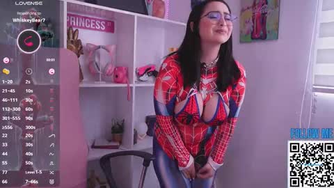 ELLA online show from October 2025 08:32:01 PM