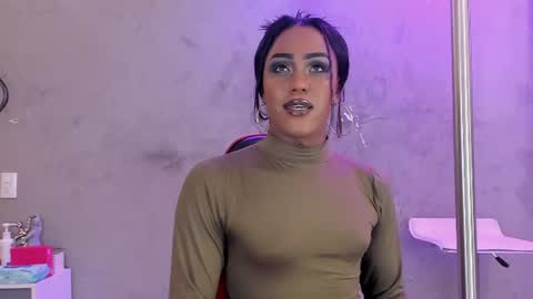 Snapshot of naomi__blair chatting on June 2026 03:08:02 AM Naomi Blair online show from June 2026 03:08:02 AM