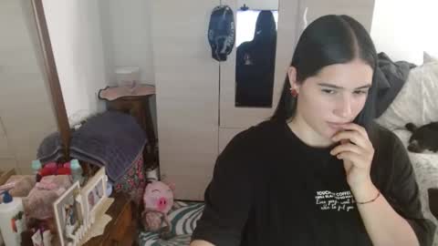 naomi_d online show from May 2026 09:31:02 PM