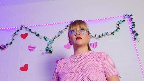 Naomi online show from November 2025 09:03:01 PM