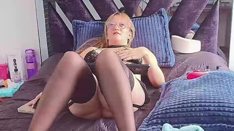 Naomi online show from March 2026 06:26:01 PM