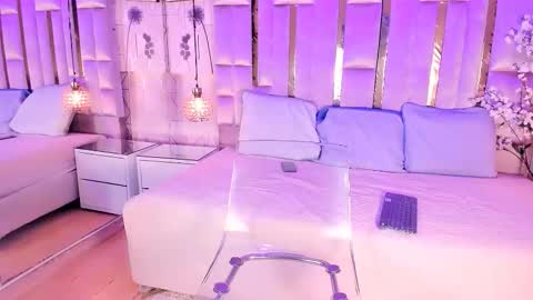     online show from February 2026 04:38:01 AM