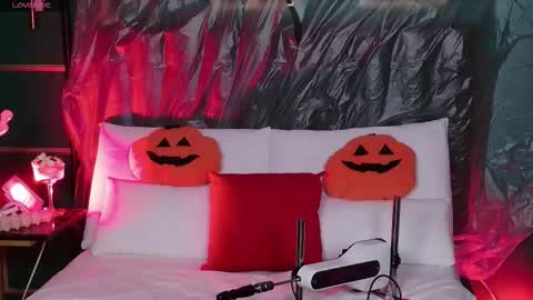 Naomi online show from October 2025 05:44:02 AM