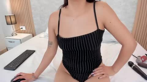 Snapshot of naomycollins__ chatting on April 2026 05:30:01 PM NAOMY online show from April 2026 05:30:01 PM
