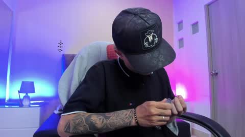 Snapshot of nascary_fox chatting on April 2026 01:10:02 PM Nascary Fox online show from April 2026 01:10:02 PM