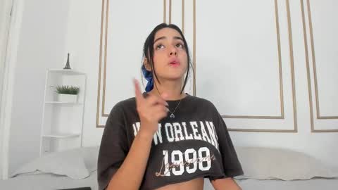 Naty  online show from February 2025 03:40:01 PM