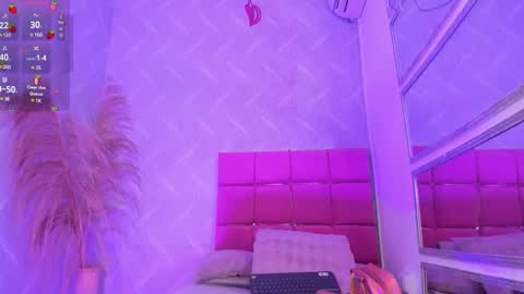 Naty  online show from February 2025 12:25:02 PM