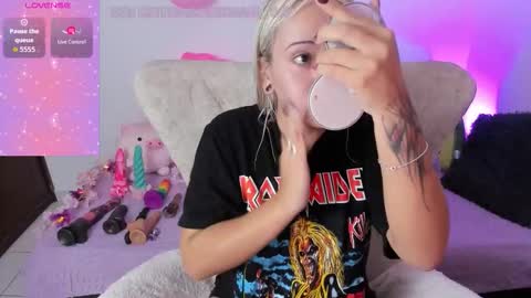 Nataliua Henao online show from December 2025 04:14:01 PM