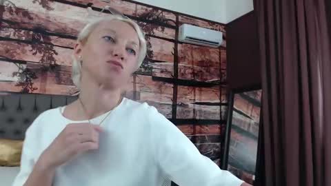 Natalie online show from September 2025 11:32:02 AM