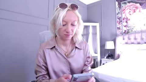 Natalie online show from November 2025 09:11:01 AM