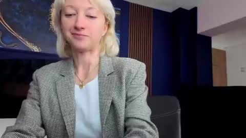 Snapshot of natalie_bitton chatting on April 2026 05:32:02 AM Natalie online show from April 2026 05:32:02 AM