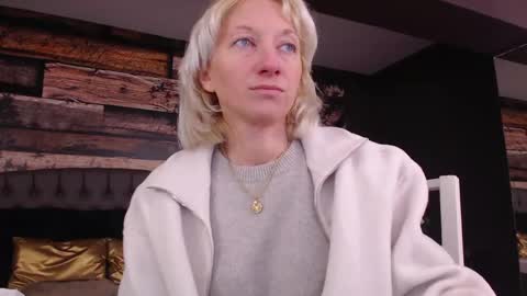 Snapshot of natalie_bitton chatting on May 2026 07:24:01 AM Natalie online show from May 2026 07:24:01 AM