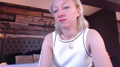 Snapshot of natalie_bitton chatting on May 2026 08:19:01 AM Natalie online show from May 2026 08:19:01 AM