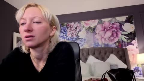 Snapshot of natalie_bitton chatting on May 2026 05:45:01 AM Natalie online show from May 2026 05:45:01 AM