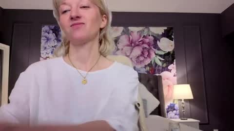 Snapshot of natalie_bitton chatting on May 2026 05:24:01 AM Natalie online show from May 2026 05:24:01 AM