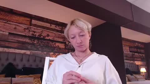 Snapshot of natalie_bitton chatting on May 2026 02:45:01 PM Natalie online show from May 2026 02:45:01 PM