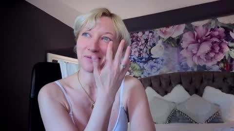 Snapshot of natalie_bitton chatting on May 2026 06:21:03 AM Natalie online show from May 2026 06:21:03 AM
