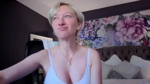 Snapshot of natalie_bitton chatting on May 2026 07:05:02 AM Natalie online show from May 2026 07:05:02 AM