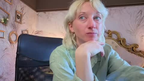 Snapshot of natalie_bitton chatting on May 2026 07:37:02 AM Natalie online show from May 2026 07:37:02 AM