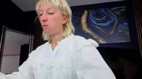Snapshot of natalie_bitton chatting on May 2026 06:41:02 AM Natalie online show from May 2026 06:41:02 AM
