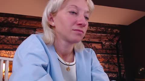Snapshot of natalie_bitton chatting on May 2026 08:10:01 AM Natalie online show from May 2026 08:10:01 AM