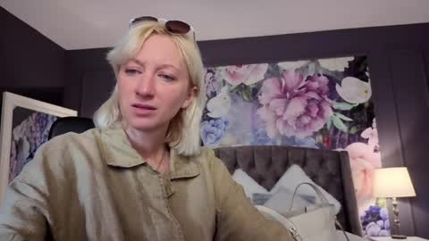 Snapshot of natalie_bitton chatting on May 2026 04:39:01 AM Natalie online show from May 2026 04:39:01 AM
