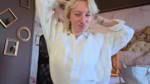 Snapshot of natalie_bitton chatting on May 2026 05:36:02 AM Natalie online show from May 2026 05:36:02 AM