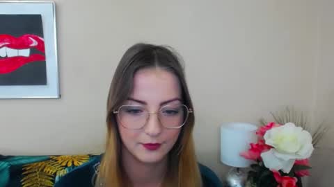 Snapshot of natalie_live chatting on February 2025 07:51:02 AM NatalieSexy online show from February 2025 07:51:02 AM