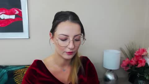Snapshot of natalie_live chatting on February 2025 07:24:02 AM NatalieSexy online show from February 2025 07:24:02 AM