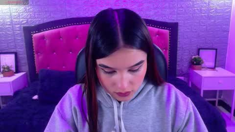 natalie  online show from November 2025 03:15:01 AM